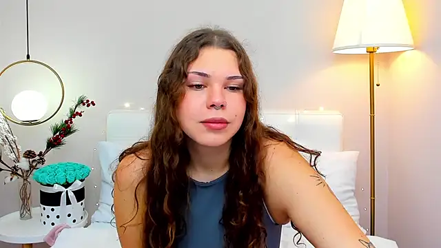 Snapshot of MartaRey chatting on 12-18-25, 06:29 MartaRey online show from 12-18-25, 06:29