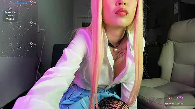 Snapshot of Kira_dream19 chatting on 02-18-26, 01:40 Kira dream19 online show from 02-18-26, 01:40