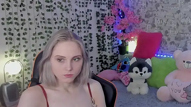 Gina Gina love online show from 06-18-26, 01:15