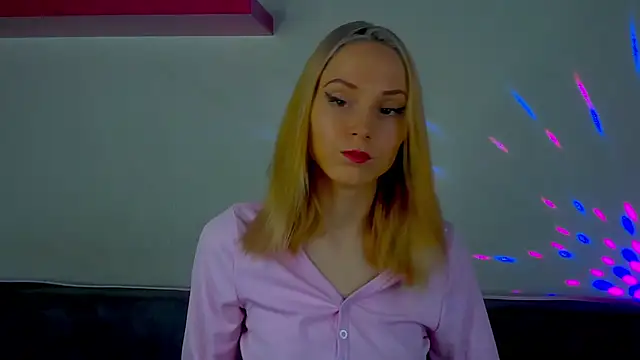 Gina Gina love online show from 12-21-25, 10:50