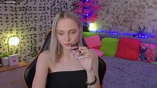 Gina Gina love online show from 05-21-26, 01:25
