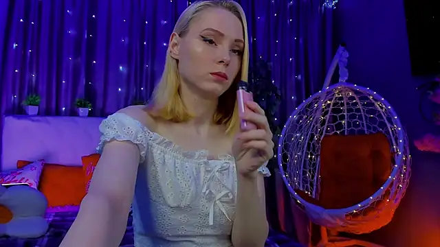 Gina Gina love online show from 02-15-26, 01:06