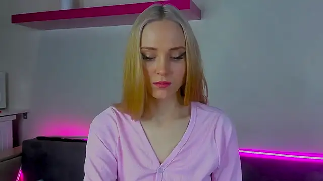 Gina Gina love online show from 12-19-25, 11:01