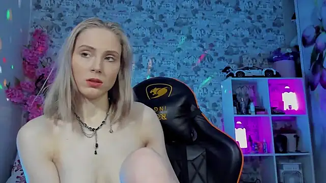 Gina Gina love online show from 04-12-26, 01:09