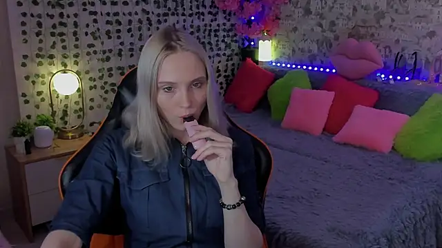 Gina Gina love online show from 05-10-26, 01:09