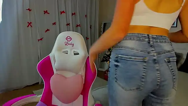 Snapshot of KiraNeeww chatting on 12-18-25, 06:40 KiraNeeww online show from 12-18-25, 06:40