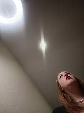 ElonaFox online show from 12-21-25, 05:58