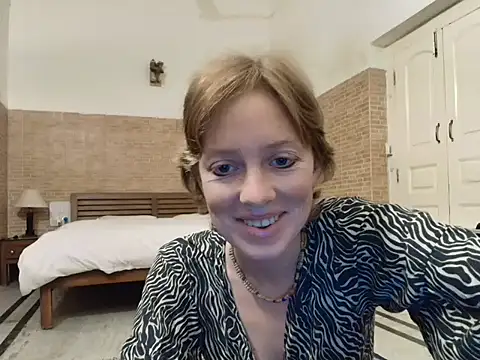 Snapshot of Ida-Rose chatting on 02-14-26, 10:04 Ida-Rose online show from 02-14-26, 10:04