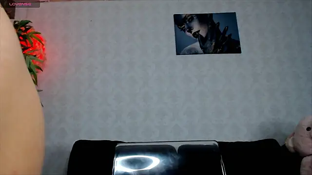 Snapshot of SilviaVanda chatting on 02-19-26, 07:16 SilviaVanda online show from 02-19-26, 07:16