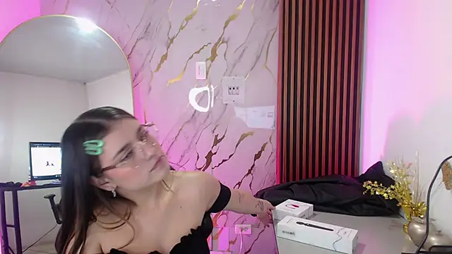Diamond juliana online show from 04-18-26, 03:53