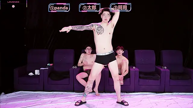 Snapshot of OUBA-boy chatting on 12-15-25, 04:13 OUBA-boy online show from 12-15-25, 04:13