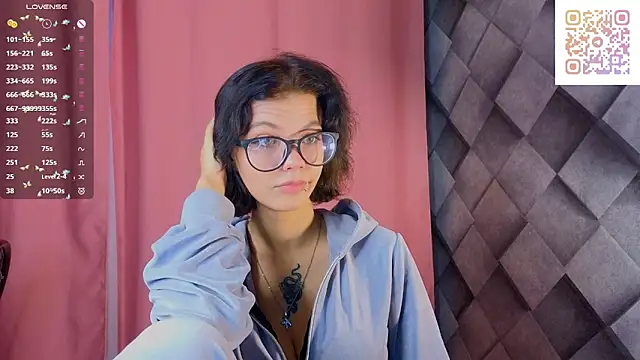 Snapshot of Ameliisun chatting on 12-17-25, 12:32 Ameliisun online show from 12-17-25, 12:32