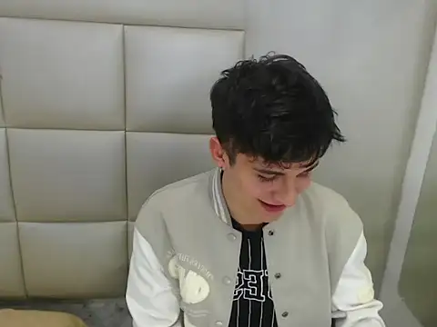 JuanGomm online show from 12-16-25, 03:44