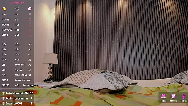 TiffanyHoustton online show from 04-15-26, 07:58