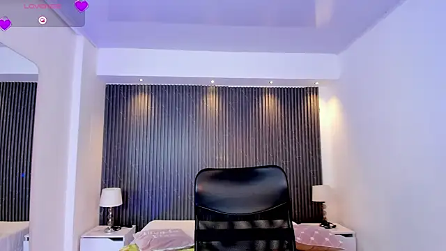 TiffanyHoustton online show from 05-28-26, 12:00