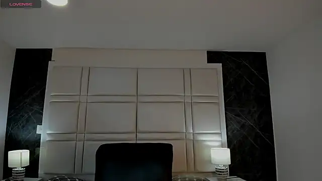 TiffanyHoustton online show from 03-12-26, 12:09