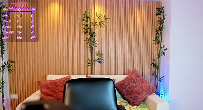 TiffanyHoustton online show from 04-01-26, 12:17