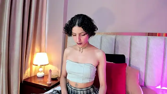 Snapshot of LyraVendrell chatting on 01-13-26, 12:20 LyraVendrell online show from 01-13-26, 12:20