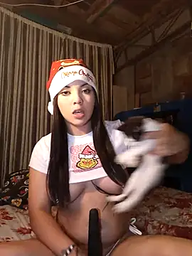 Snapshot of sara_gomez06 chatting on 12-17-25, 01:32 sara gomez06 online show from 12-17-25, 01:32