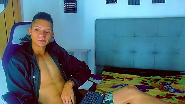 Snapshot of Axel_Marcu chatting on 12-23-25, 09:19 Axel Marcu online show from 12-23-25, 09:19