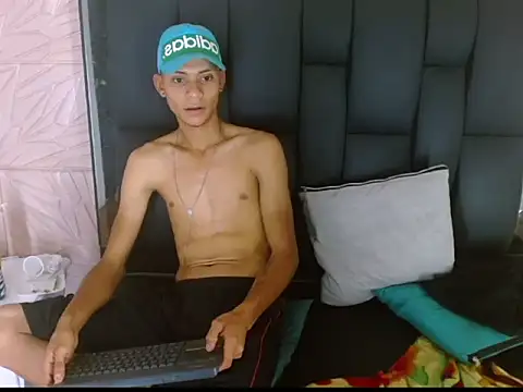 Snapshot of Axel_Marcu chatting on 12-16-25, 05:17 Axel Marcu online show from 12-16-25, 05:17