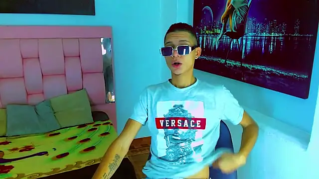 Snapshot of Axel_Marcu chatting on 01-07-26, 04:06 Axel Marcu online show from 01-07-26, 04:06