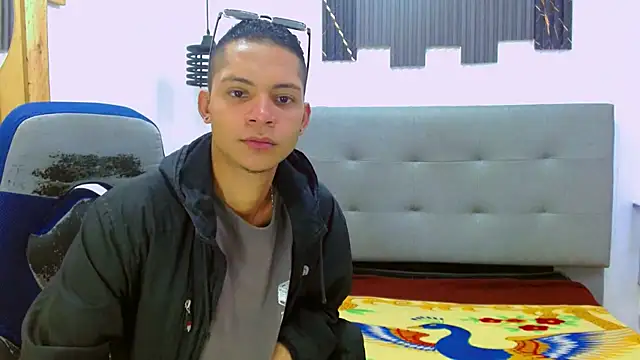 Snapshot of Axel_Marcu chatting on 01-09-26, 04:19 Axel Marcu online show from 01-09-26, 04:19