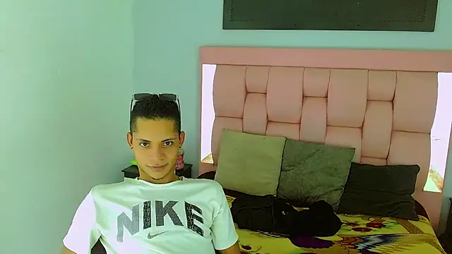 Snapshot of Axel_Marcu chatting on 01-15-26, 04:38 Axel Marcu online show from 01-15-26, 04:38