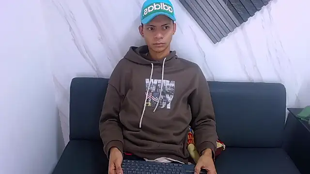 Snapshot of Axel_Marcu chatting on 12-15-25, 12:44 Axel Marcu online show from 12-15-25, 12:44