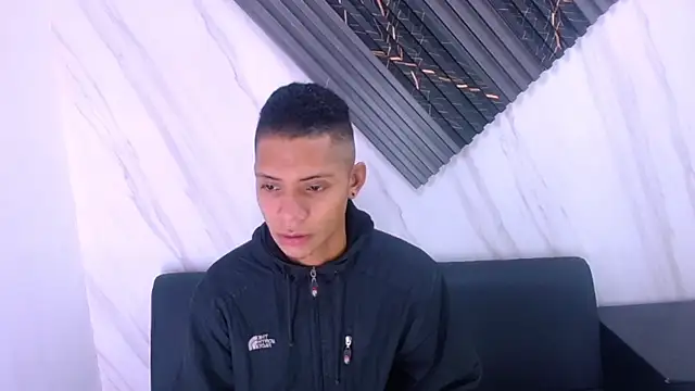 Snapshot of Axel_Marcu chatting on 12-17-25, 01:05 Axel Marcu online show from 12-17-25, 01:05