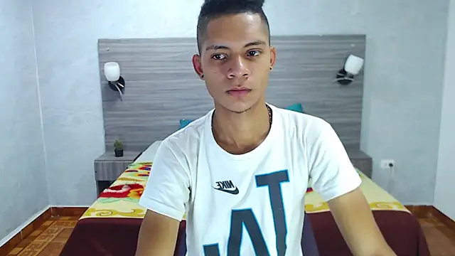 Snapshot of Axel_Marcu chatting on 12-20-25, 08:22 Axel Marcu online show from 12-20-25, 08:22