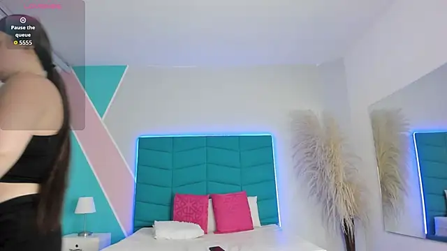  victoria collins  online show from 02-05-26, 07:43