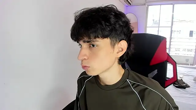 CONNOR STONNE  online show from 02-11-26, 03:56