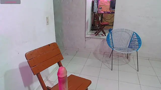 Snapshot of maxI_dick33 chatting on 02-14-26, 10:26 maxI dick33 online show from 02-14-26, 10:26