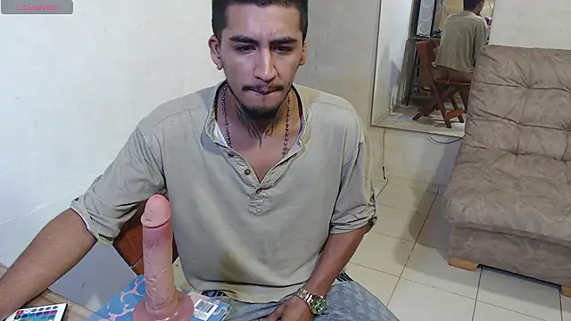 Snapshot of maxI_dick33 chatting on 05-04-26, 02:20 maxI dick33 online show from 05-04-26, 02:20