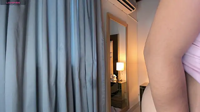 Zoei Moon online show from 03-11-26, 06:46