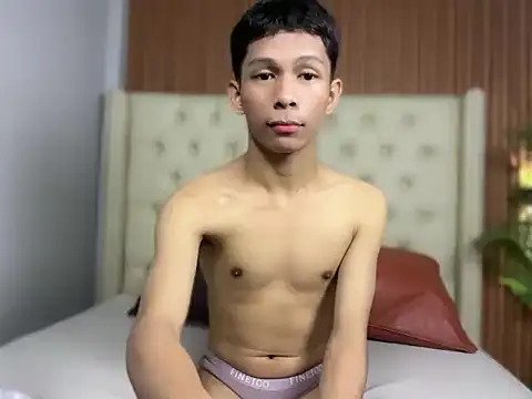 TheBoyAboveYou online show from 12-15-25, 05:24