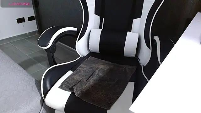 Snapshot of candy_rosemaryy chatting on 12-19-25, 11:56 candy rosemaryy online show from 12-19-25, 11:56