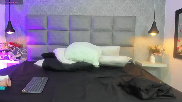 emilyy r online show from 03-04-26, 07:21