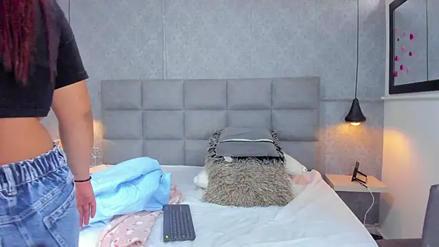 emilyy r online show from 04-08-26, 07:04