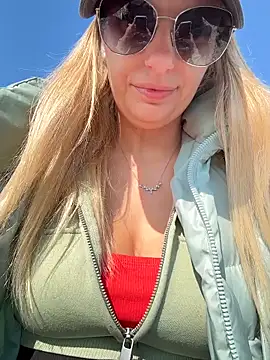 Betsy online show from 04-07-26, 01:35