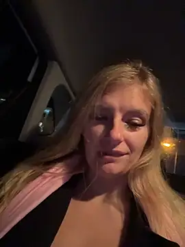 Snapshot of Betsy chatting on 01-18-26, 04:43 Betsy online show from 01-18-26, 04:43