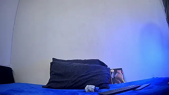 Snapshot of nicolatinboy chatting on 02-10-26, 09:47 nicolatinboy online show from 02-10-26, 09:47