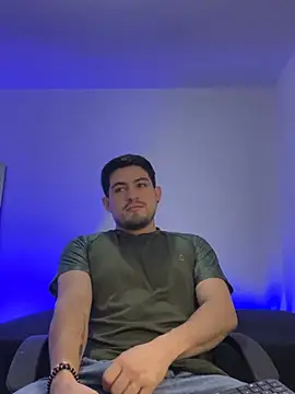 Snapshot of williamsmiiths16 chatting on 04-19-26, 01:45 williamsmiiths16 online show from 04-19-26, 01:45