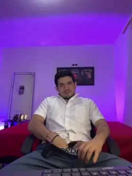 Snapshot of williamsmiiths16 chatting on 04-29-26, 05:30 williamsmiiths16 online show from 04-29-26, 05:30