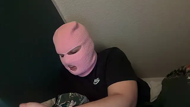 Snapshot of sluddykenna chatting on 12-15-25, 01:33 sluddykenna online show from 12-15-25, 01:33