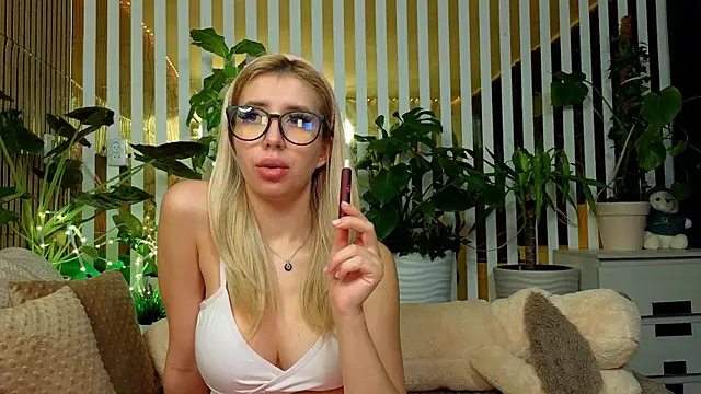 FlowweerGirl online show from 12-05-25, 12:43