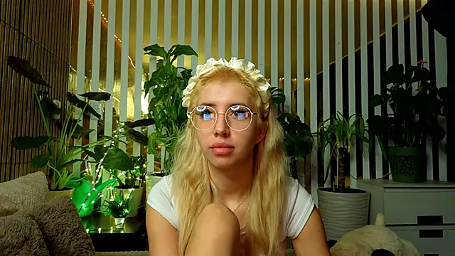 FlowweerGirl online show from 12-13-25, 10:27