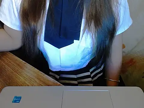Snapshot of maian_love chatting on 06-17-26, 08:08 maian love online show from 06-17-26, 08:08