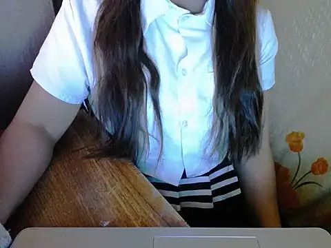 Snapshot of maian_love chatting on 06-13-26, 07:01 maian love online show from 06-13-26, 07:01
